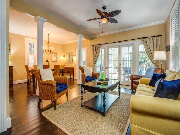 Amazing 5 Bedroom Vacation Home with Guest House