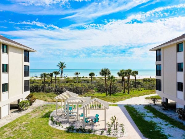 Direct Beachfront 2 Bedroom Condo in Sanibel