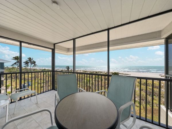 Direct Beachfront 2 Bedroom Condo in Sanibel