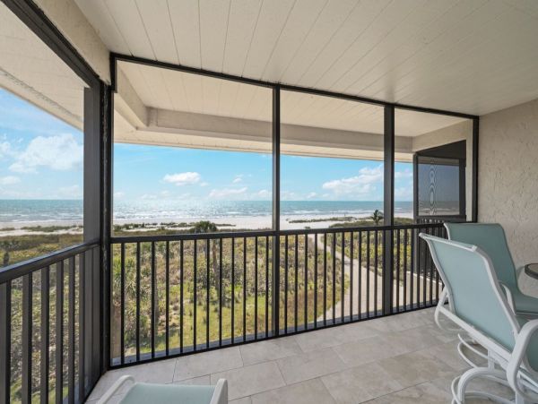 Direct Beachfront 2 Bedroom Condo in Sanibel