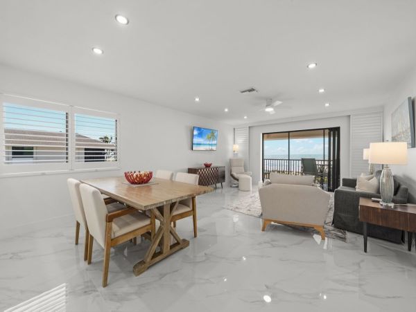 Direct Beachfront 2 Bedroom Condo in Sanibel