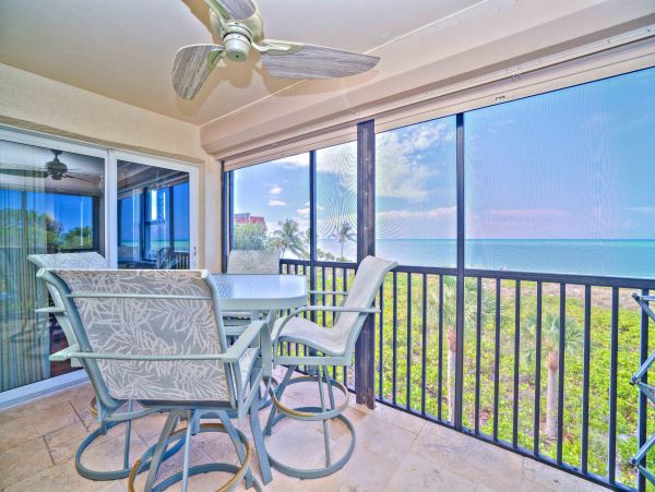 First Class Beachfront Condominium with Sweeping Views of the Gulf of Mexico