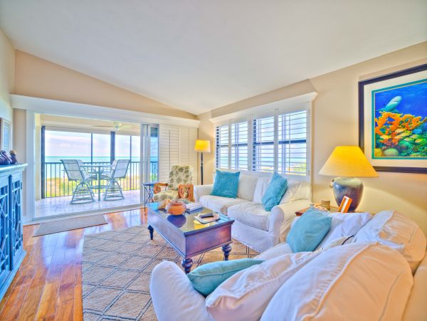 First Class Beachfront Condominium with Sweeping Views of the Gulf of Mexico