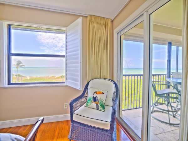 First Class Beachfront Condominium with Sweeping Views of the Gulf of Mexico