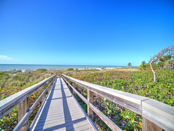 First Class Beachfront Condominium with Sweeping Views of the Gulf of Mexico