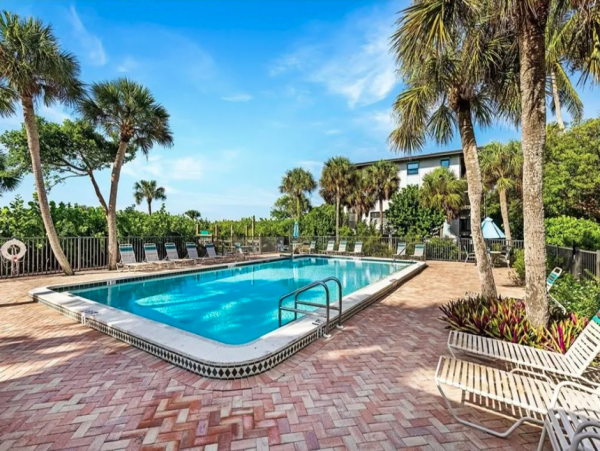 First Class Beachfront Condominium with Sweeping Views of the Gulf of Mexico