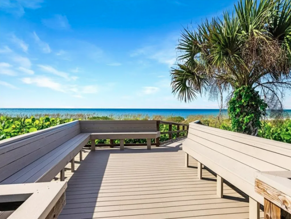 First Class Beachfront Condominium with Sweeping Views of the Gulf of Mexico