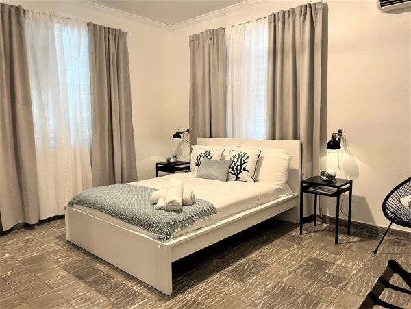 8 Bedroom Charming Vacation Condo in San Juan