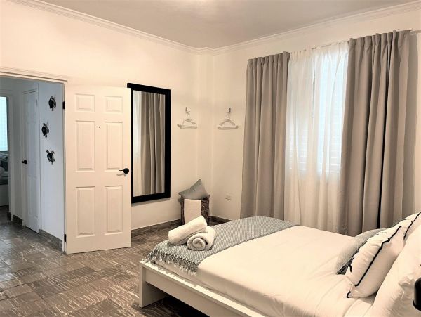8 Bedroom Charming Vacation Condo in San Juan