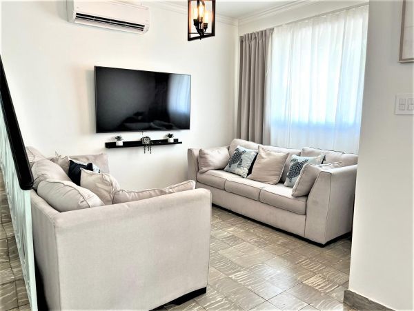 8 Bedroom Charming Vacation Condo in San Juan