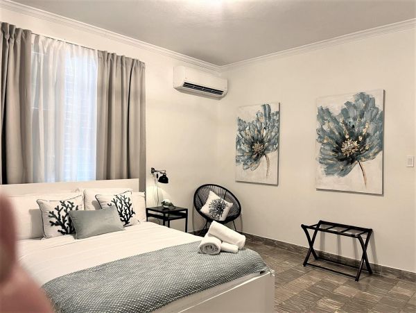8 Bedroom Charming Vacation Condo in San Juan