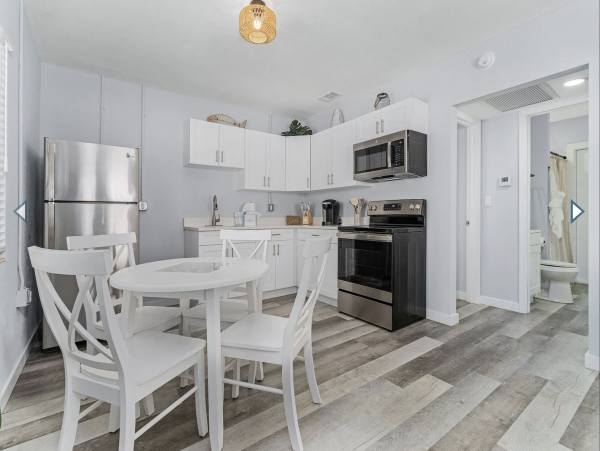 Four Vacation Villas in Fort Myers with a Short Walk to Beach 24 Guests