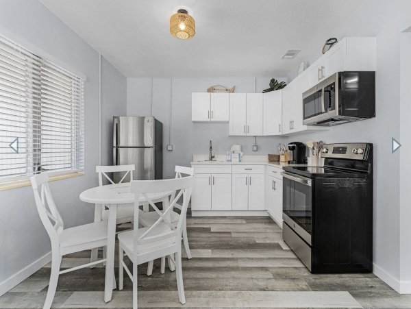 Four Vacation Villas in Fort Myers with a Short Walk to Beach 24 Guests