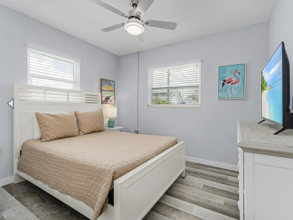 Four Vacation Villas in Fort Myers with a Short Walk to Beach 24 Guests