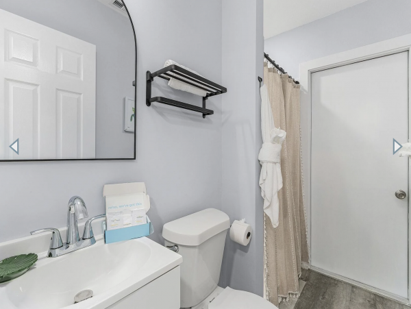 Four Vacation Villas in Fort Myers with a Short Walk to Beach 24 Guests