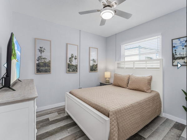 Four Vacation Villas in Fort Myers with a Short Walk to Beach 24 Guests
