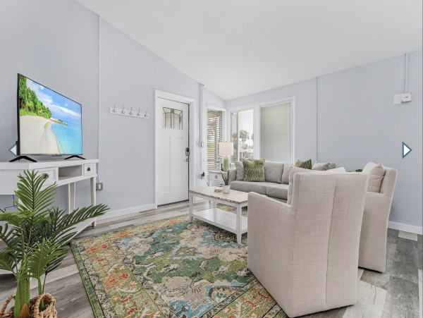 Four Vacation Villas in Fort Myers with a Short Walk to Beach 24 Guests