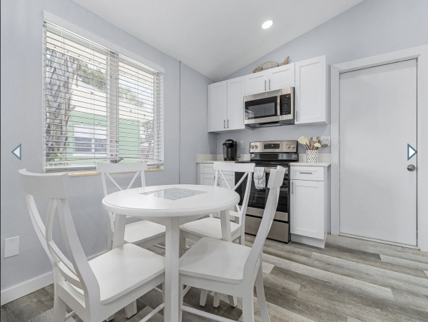 Four Vacation Villas in Fort Myers with a Short Walk to Beach 24 Guests
