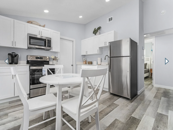 Four Vacation Villas in Fort Myers with a Short Walk to Beach 24 Guests