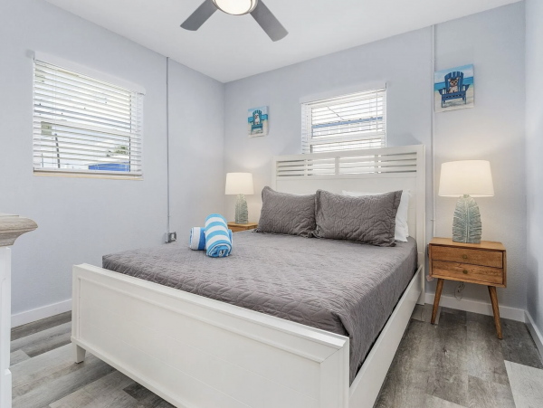 Four Vacation Villas in Fort Myers with a Short Walk to Beach 24 Guests