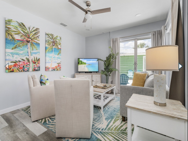 Four Vacation Villas in Fort Myers with a Short Walk to Beach 24 Guests