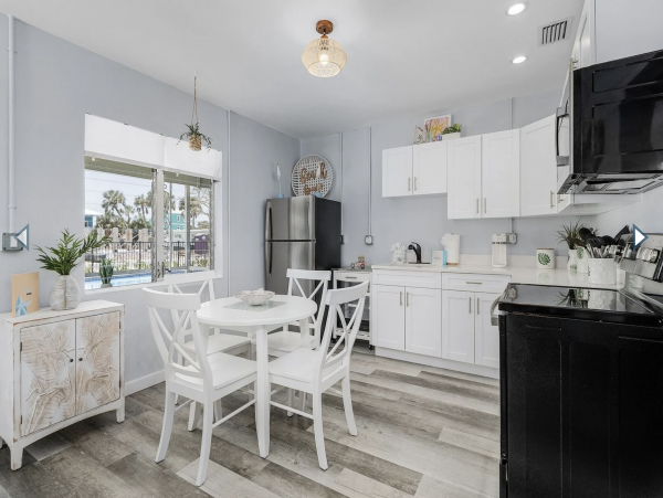 Four Vacation Villas in Fort Myers with a Short Walk to Beach 24 Guests