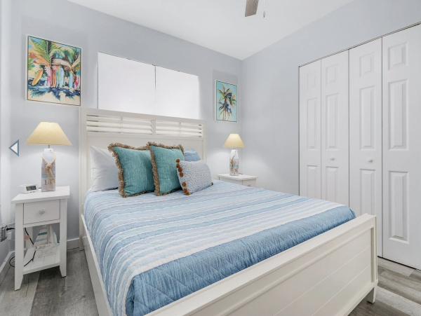 Four Vacation Villas in Fort Myers with a Short Walk to Beach 24 Guests