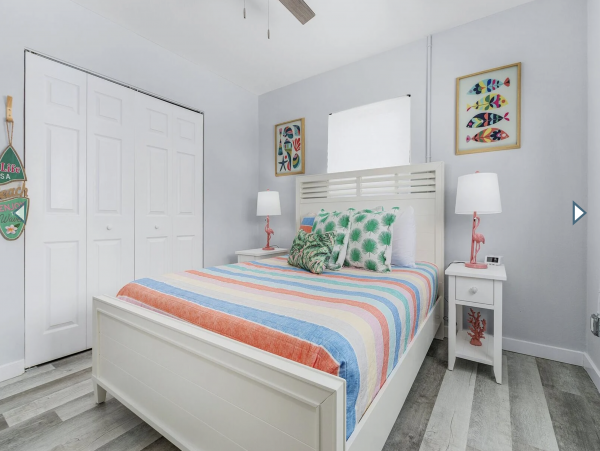 Four Vacation Villas in Fort Myers with a Short Walk to Beach 24 Guests