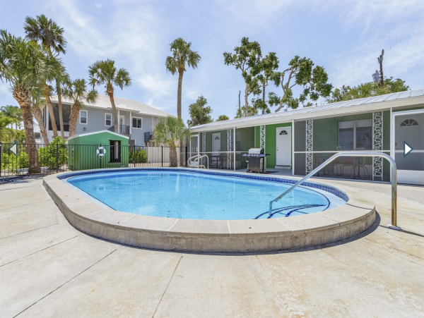 Four Vacation Villas in Fort Myers with a Short Walk to Beach 24 Guests