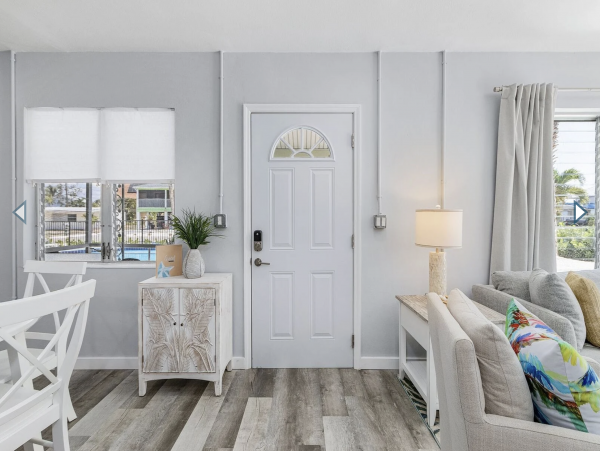 Four Vacation Villas in Fort Myers with a Short Walk to Beach 24 Guests