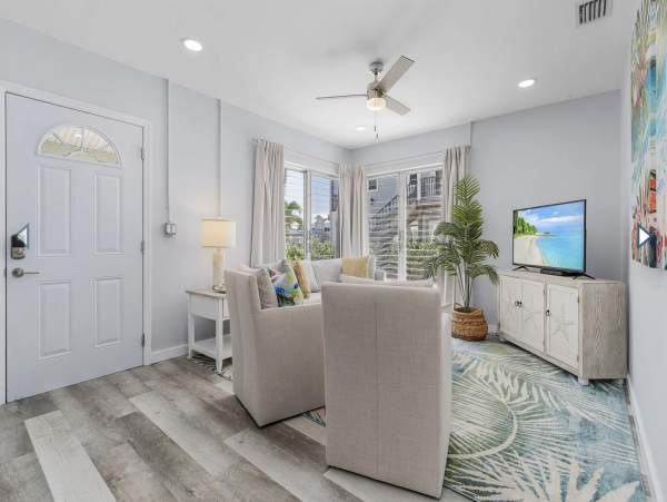 Four Vacation Villas in Fort Myers with a Short Walk to Beach 24 Guests
