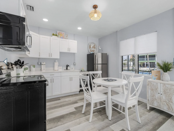 Four Vacation Villas in Fort Myers with a Short Walk to Beach 24 Guests