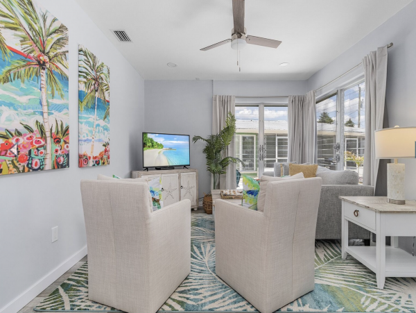 Four Vacation Villas in Fort Myers with a Short Walk to Beach 24 Guests