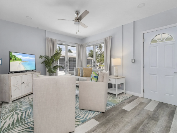 Four Vacation Villas in Fort Myers with a Short Walk to Beach 24 Guests