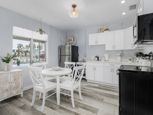 Four Vacation Villas in Fort Myers with a Short Walk to Beach 24 Guests