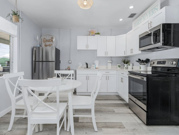 Four Vacation Villas in Fort Myers with a Short Walk to Beach 24 Guests
