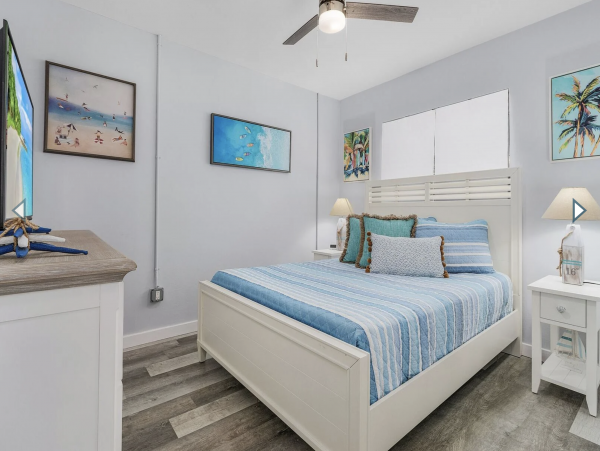 Four Vacation Villas in Fort Myers with a Short Walk to Beach 24 Guests