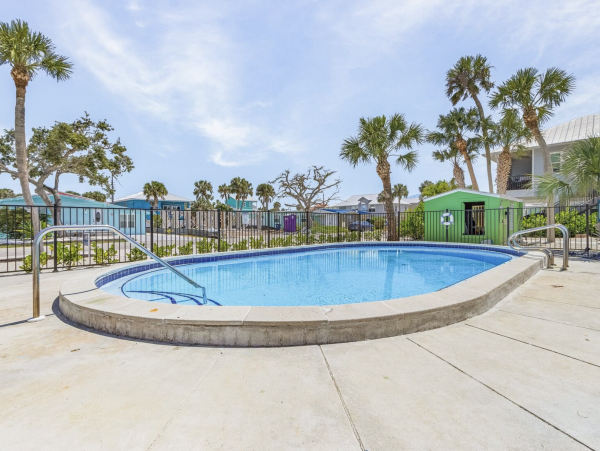 Four Vacation Villas in Fort Myers with a Short Walk to Beach 24 Guests
