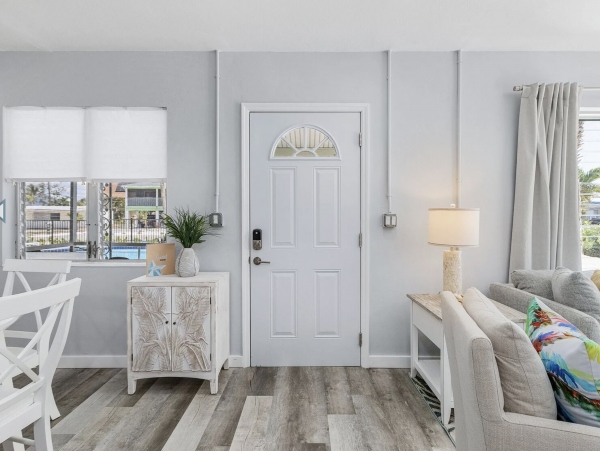 Four Vacation Villas in Fort Myers with a Short Walk to Beach 24 Guests