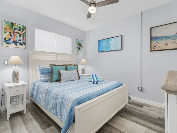 Four Vacation Villas in Fort Myers with a Short Walk to Beach 24 Guests