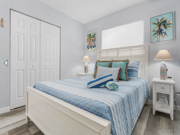 Four Vacation Villas in Fort Myers with a Short Walk to Beach 24 Guests