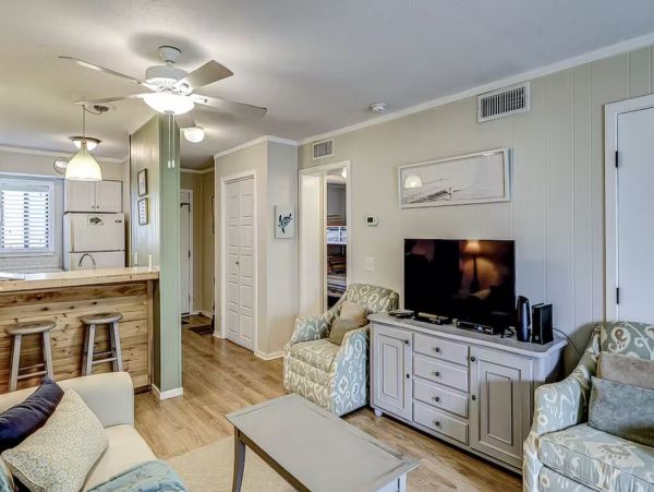 Charming Vacation Condo in Hilton Head with Pool and Tennis Courts
