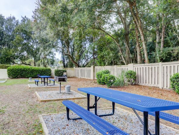 Charming Vacation Condo in Hilton Head with Pool and Tennis Courts