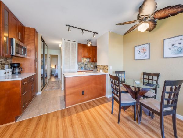 Lovely Kihei Vacation Condo One Bedroom Sleeps 4