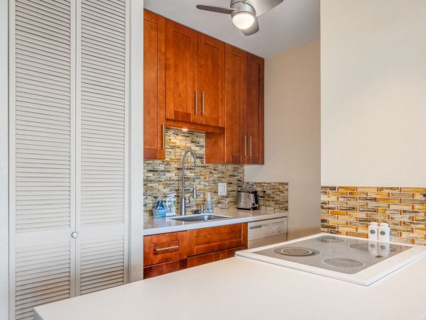 Lovely Kihei Vacation Condo One Bedroom Sleeps 4