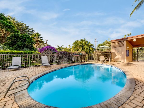 Lovely Kihei Vacation Condo One Bedroom Sleeps 4