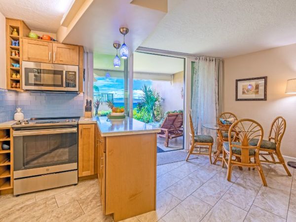 Ocean Views Kaanapali Vacation Condo One Bedroom