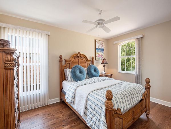Naples Home 1029390