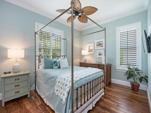 Gorgeous 5 Bedroom Pool Home with Guest House