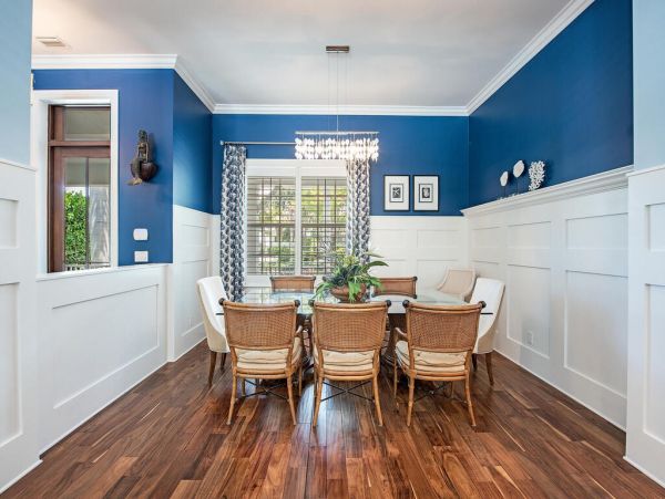 Gorgeous 5 Bedroom Pool Home with Guest House